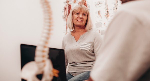 A gerincfájdalmak legyőzése: Mozgás és edukáció a gyógyulás kulcsa