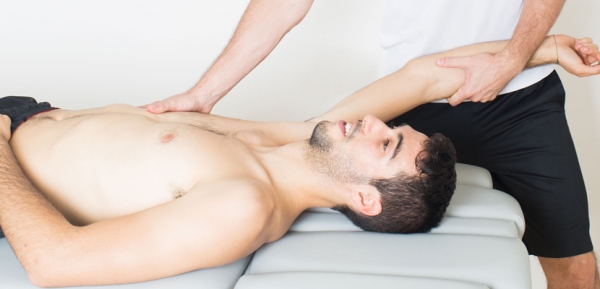 PNF és a Medical Flossing kombinációja a rotátor köpeny sérülésénél.