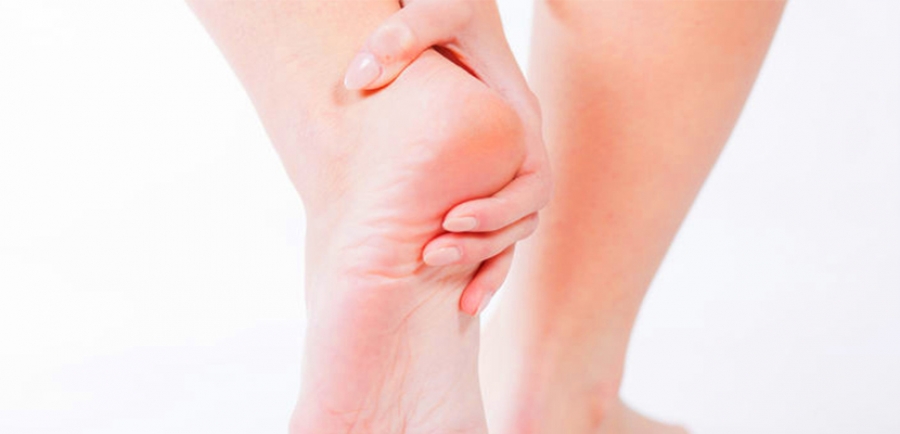 Erős sarokfájdalom, vagyis hogyan kezelhető egy plantar fasciitis (a talpi bőnye gyulladása)?